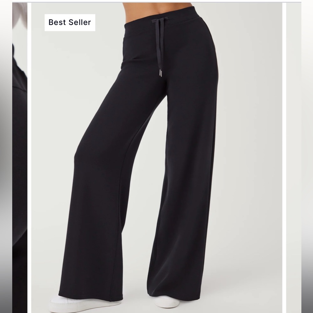 AirEssentials Wide Leg Pant